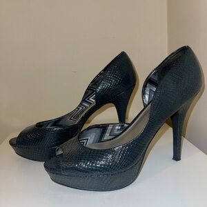 Fergalicious Navy Patent Snake Print  Platform High Heels Women Size 10 US